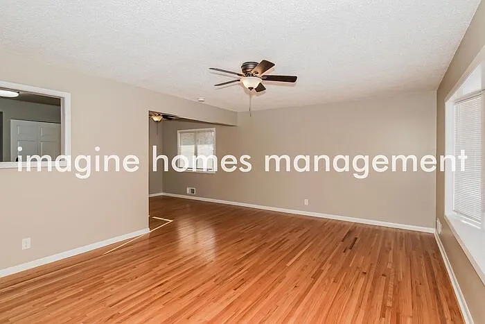 3 bed, 2.0 bath, 1692 sqft, $2,599 — Photo 2