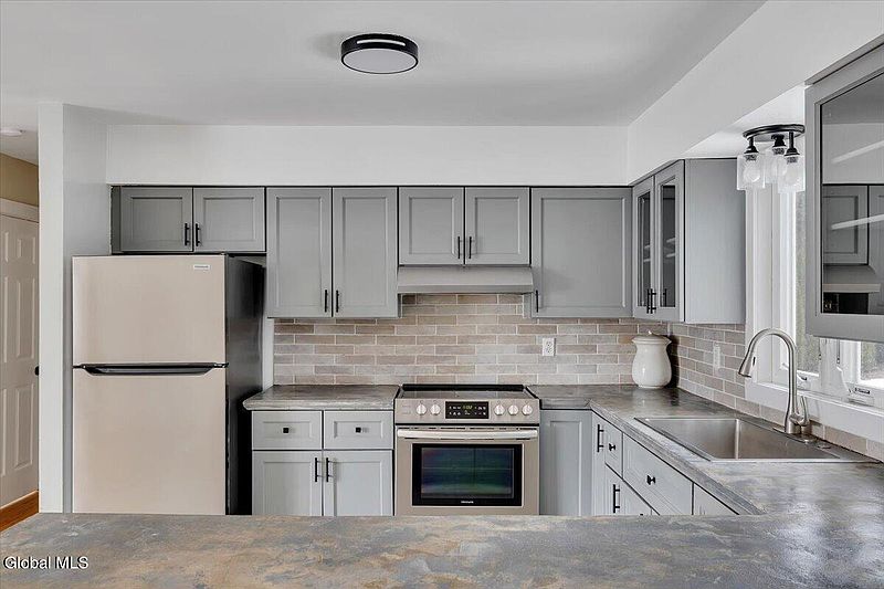 2nd image of 109 Orchard Drive