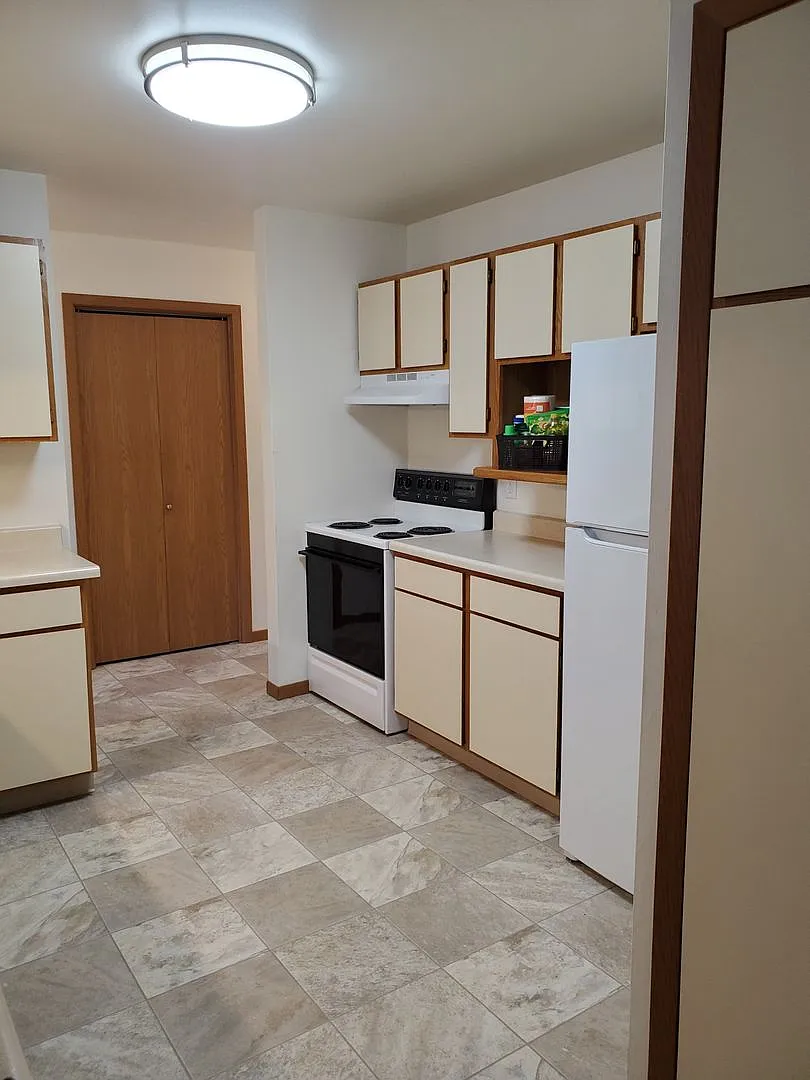 Sunny Meadows Apartments — Photo 2