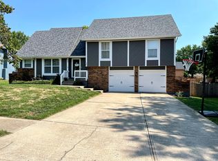 604 NW 39th St, Blue Springs, MO 64015