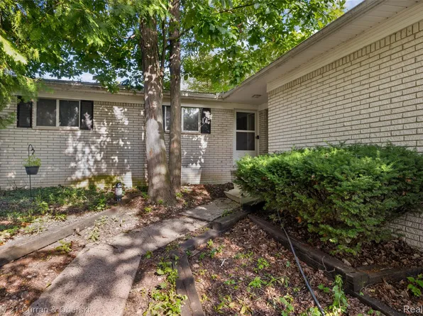4652 Patrick Rd, West Bloomfield, MI 48322
