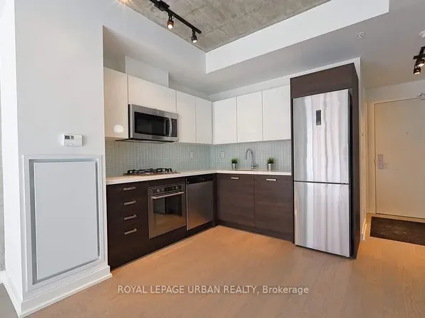 39 Brant St, Toronto, ON