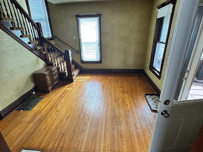 418 W Homer St — Photo 5