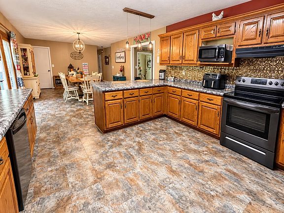 5th image of 360 Jade Rd