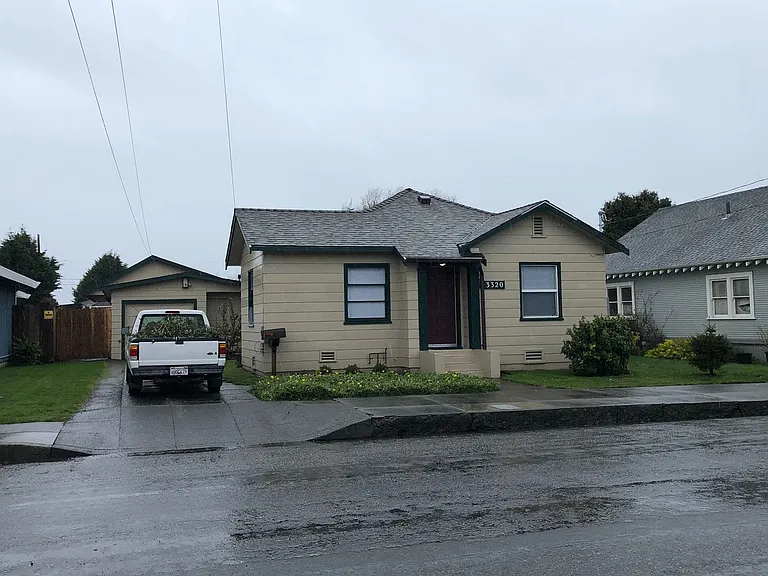 3320 Pine St — Photo 1