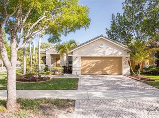 1061 Lavender Cir, Weston, FL 33327