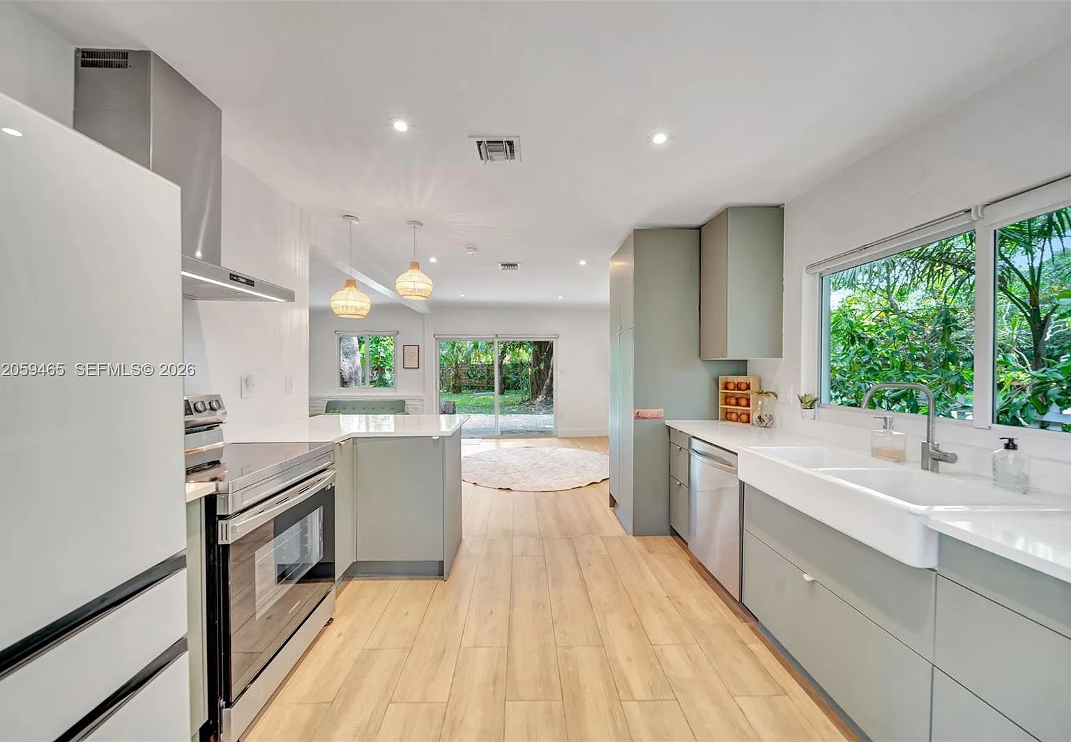 2 bed, 1.0 bath, 1100 sqft, $3,495 — Photo 3