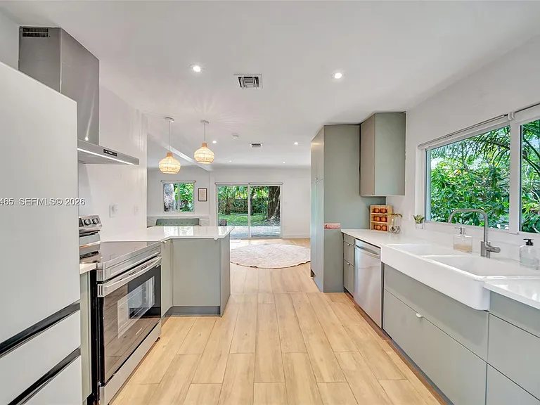 14995 NE 9th Ave — Photo 3