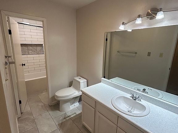 5th image of 126 Plaza Dr #9