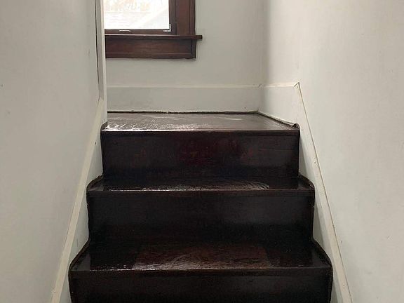 2nd image of 515 Bina Ave