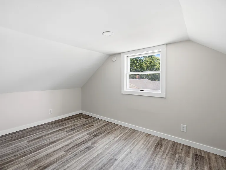 210 S Berrien St — Photo 10