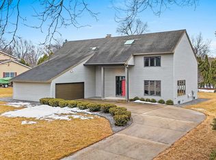 1336 N Summer Range Rd, De Pere, WI 54115