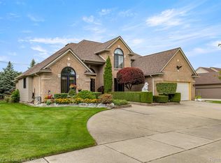 41985 Dorchester Ct, Clinton Township, MI 48038