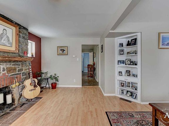 3rd image of 1109 Billings Ave