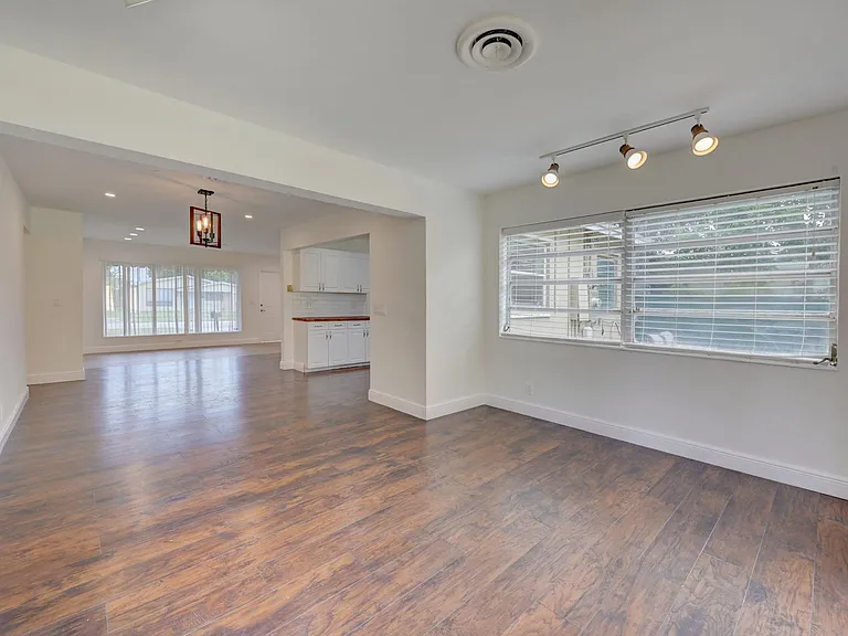 3919 Grant St — Photo 11