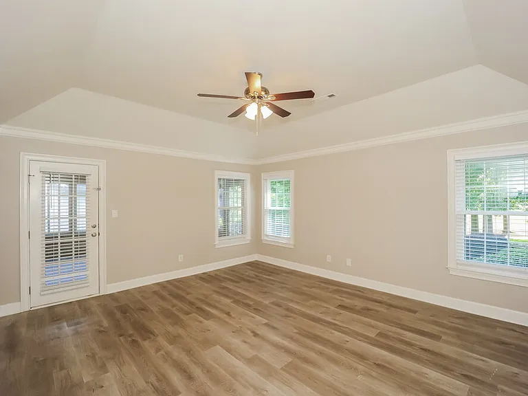 385 Fairway Ct — Photo 15