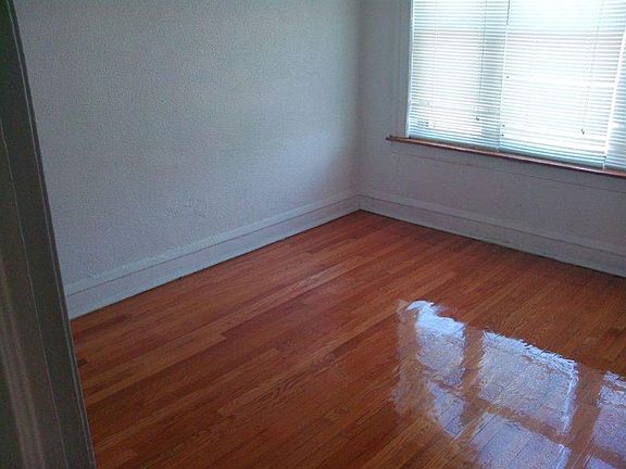 5th image of 2445 E 72nd St APT 402