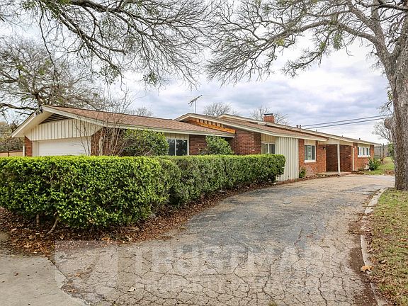 2nd image of 101 Highland Oaks Dr