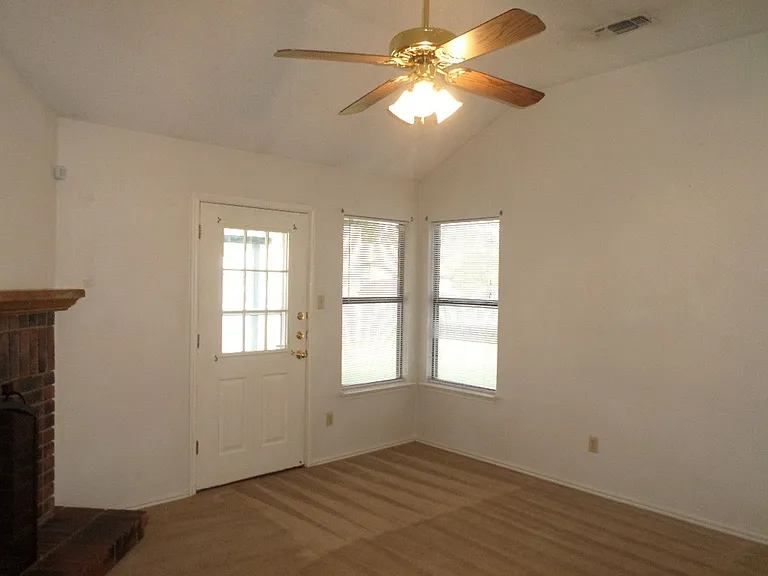 2013 Sundown Dr — Photo 1
