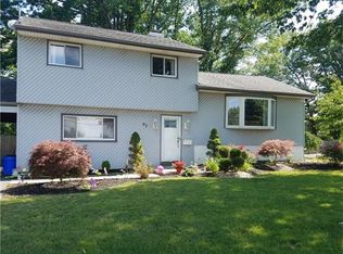 93 Rues Ln, East Brunswick, NJ 08816