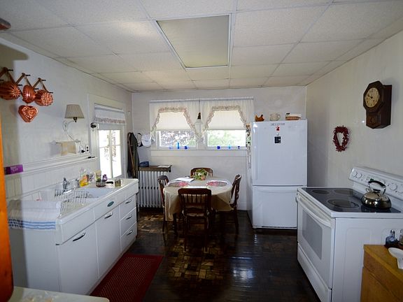 3rd image of 44 E Main St