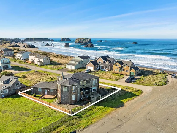 323 Madison Ave SW, Bandon, OR 97411