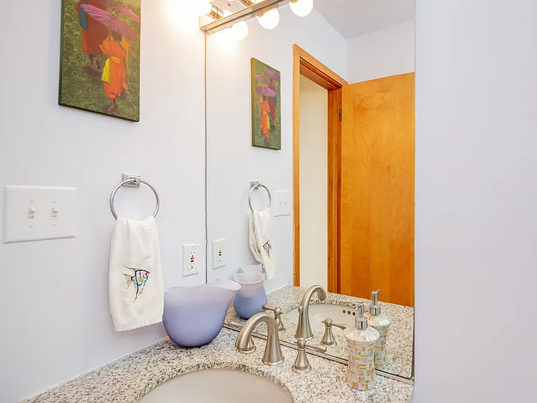77 Lake Dr — Photo 17