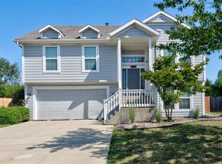 936 Cottage Creek Dr, Gardner, KS 66030