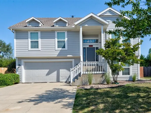 936 Cottage Creek Dr, Gardner, KS 66030