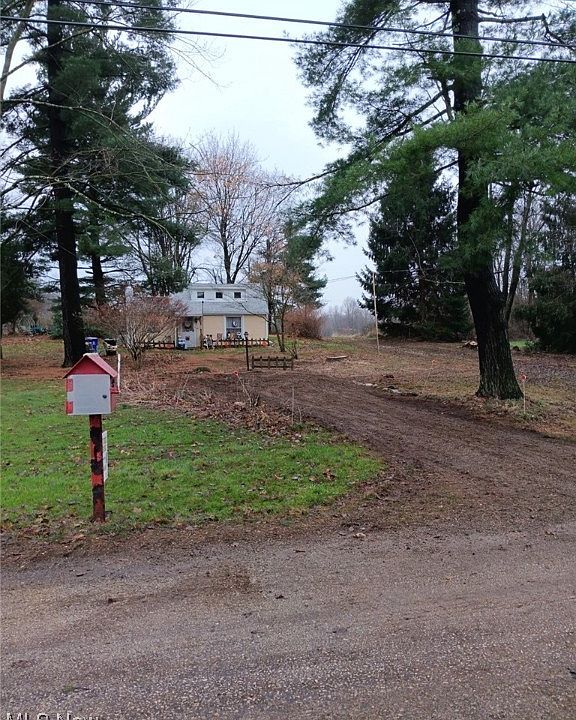 2nd image of 3132 Lake Rockwell Rd
