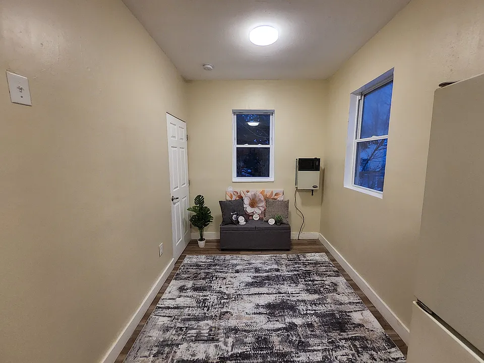 16 Hamilton Ave #1