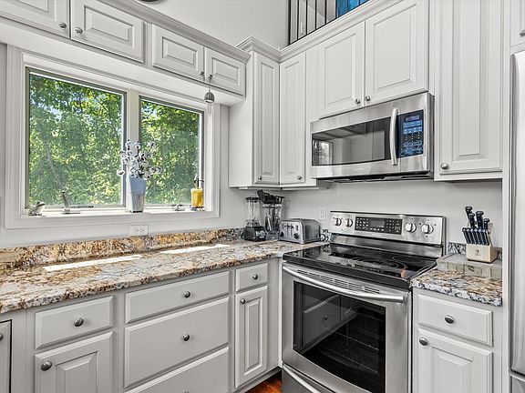 5th image of 4886 Lakeview AVENUE