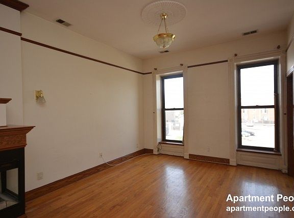 2nd image of 1503 W Fullerton Ave APT 2F