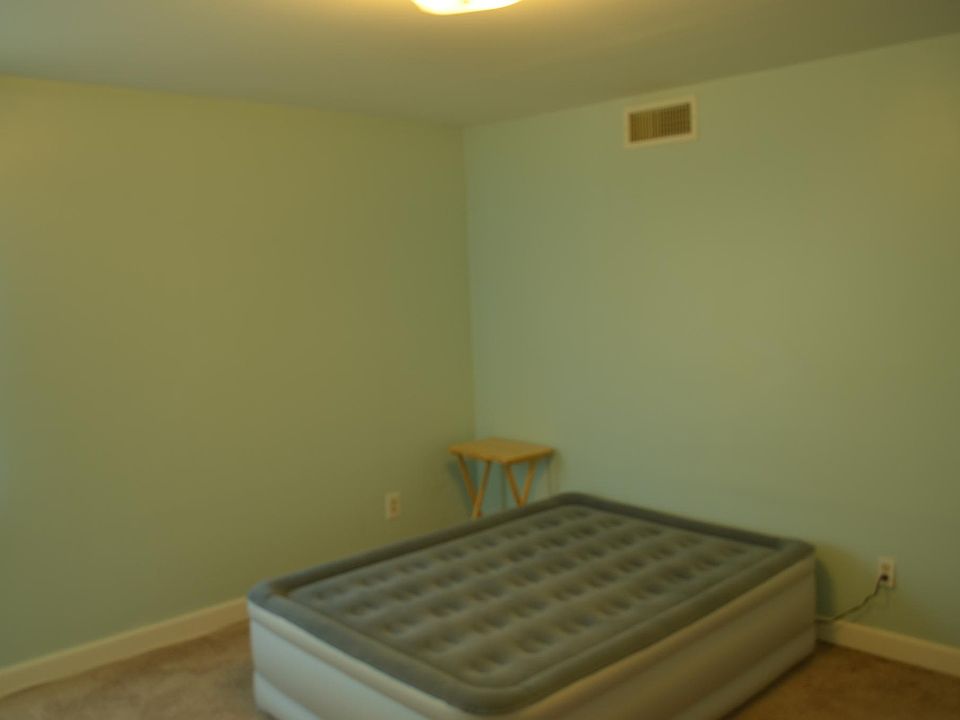 1st image of 931 McKinley St
