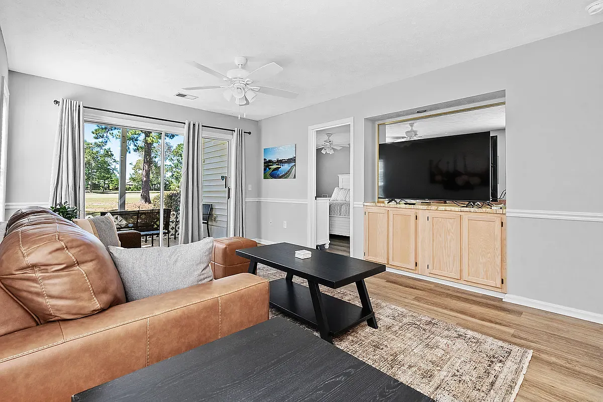 2 bed, 894 sqft, $1,600 — Photo 4