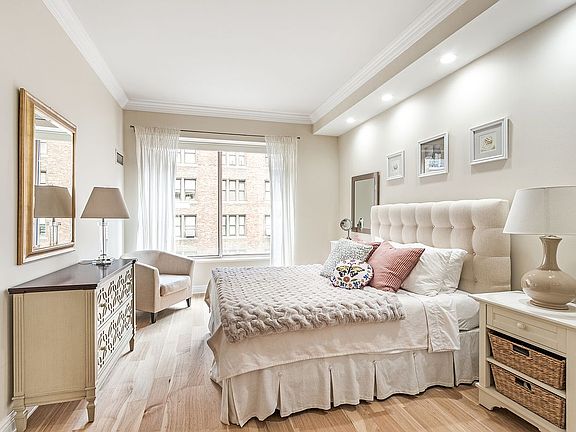 3rd image of 200 E 69th St APT 6O