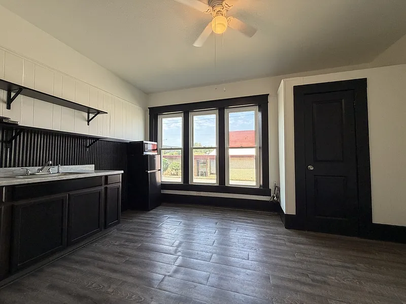Studio, 1.0 bath, 300 sqft, $600 — Photo 2