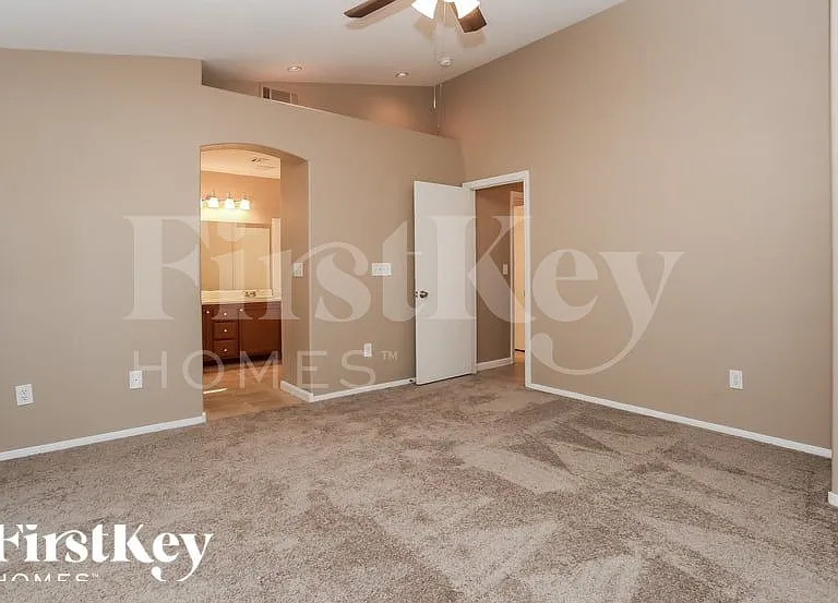 1118 Sport Of Kings Ave — Photo 6
