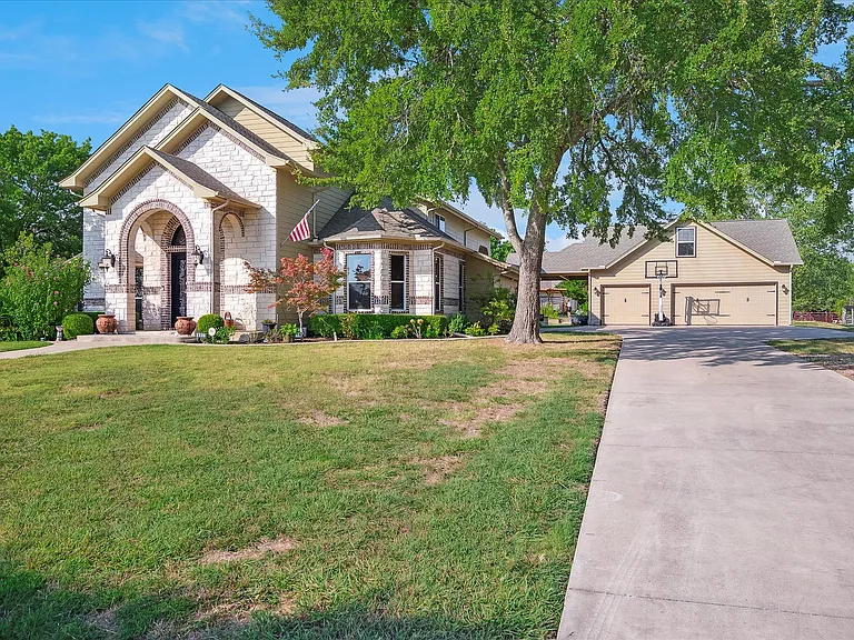 2309 Parker Rd — Photo 2