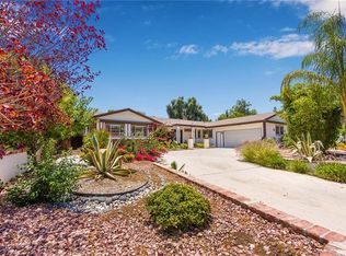 23718 Community St, Canoga Park, CA 91304