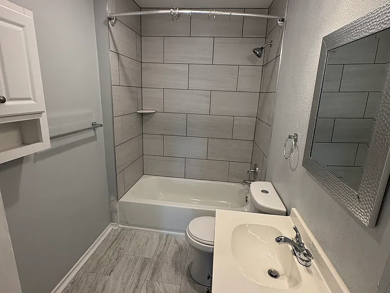 208 E Sterling St — Photo 6