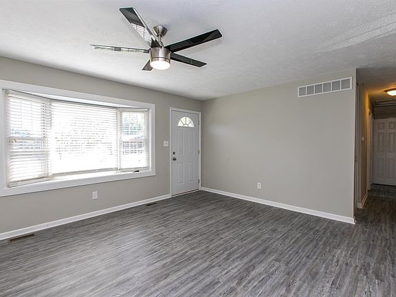 3rd image of 722 Biskoff Ct