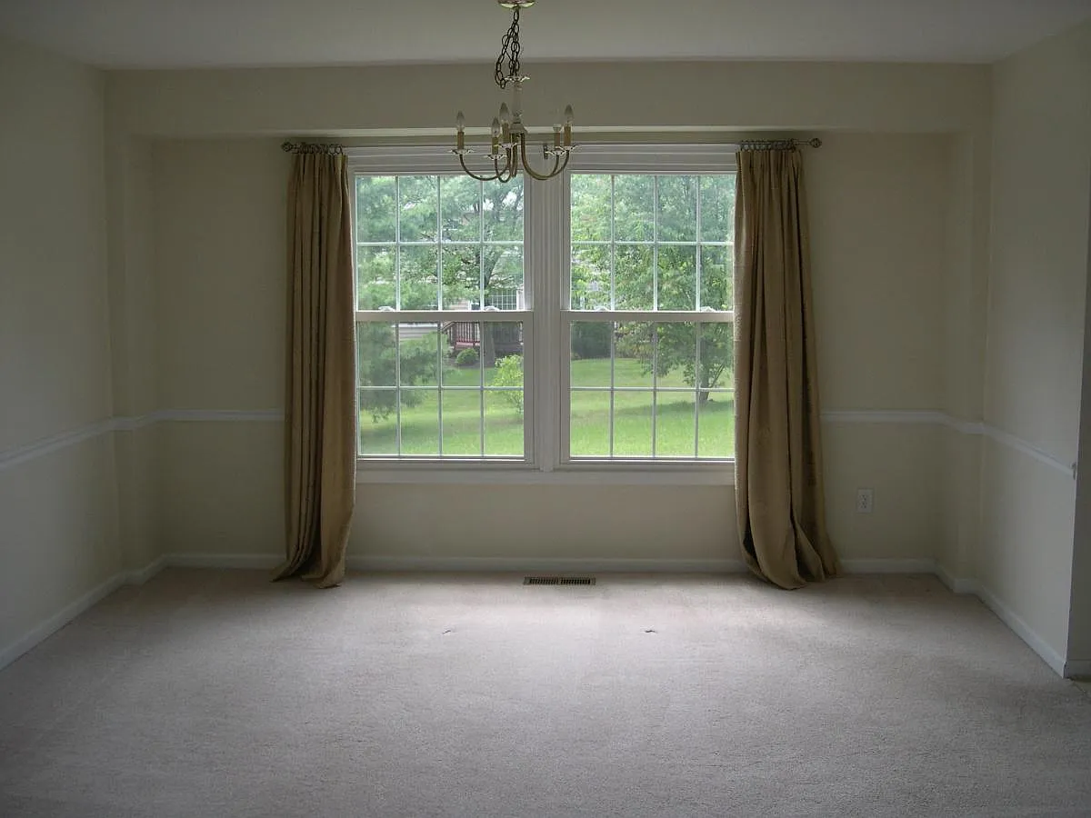 4 bed, 2.5 bath, 2580 sqft, $3,975 — Photo 3