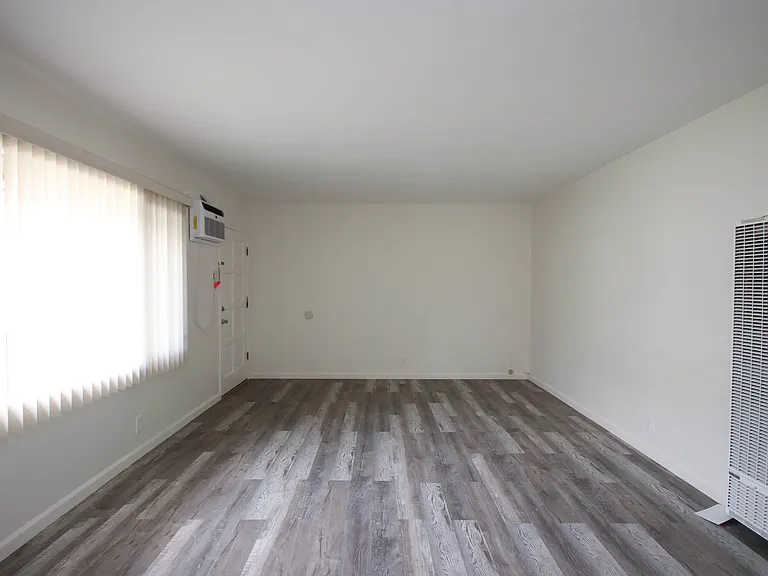207 S 3rd Ave #7 — Photo 9