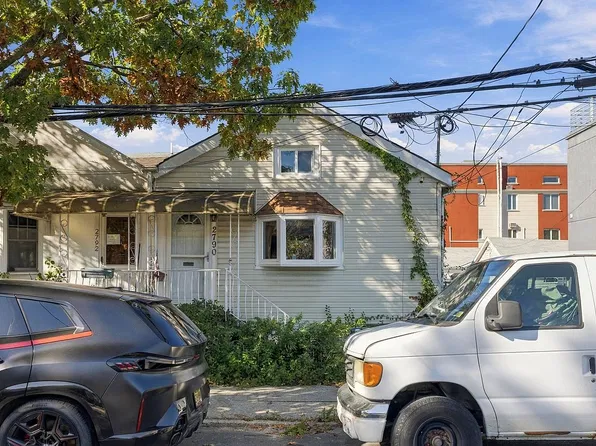 2790 Batchelder St, Brooklyn, NY 11235