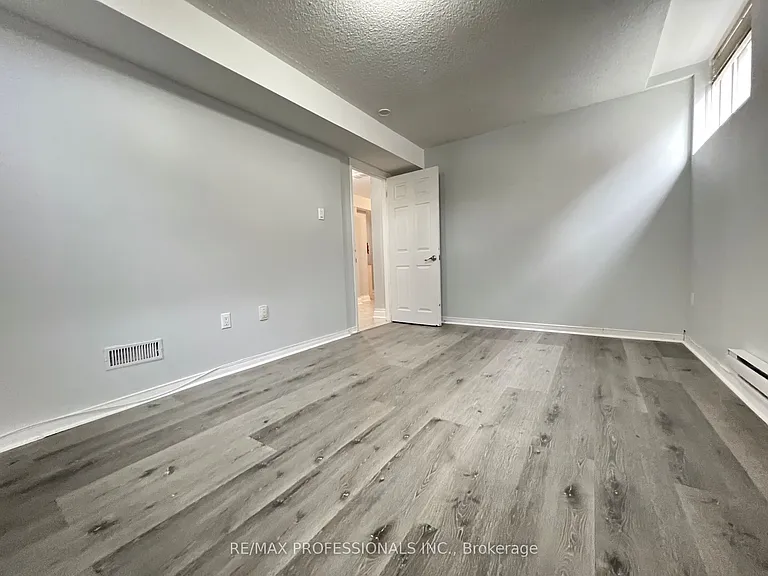 110 Springview Dr — Photo 28