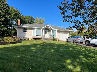 28 Howell Dr, Smithtown, NY 11787