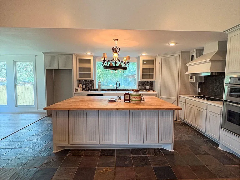 105 S Cedar St — Photo 10