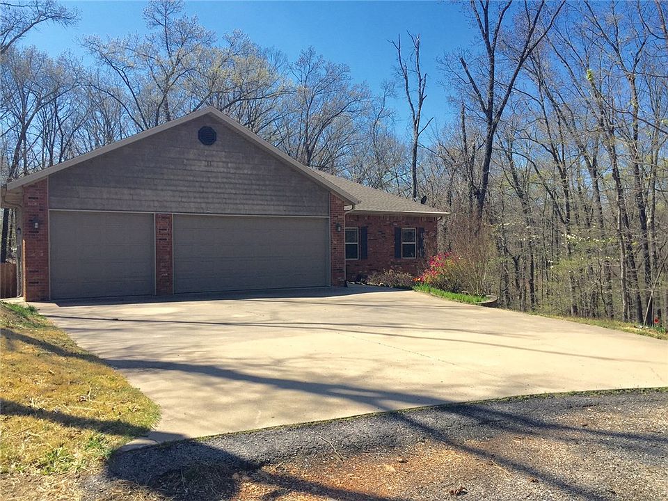 1st image of 11 Romney Ln