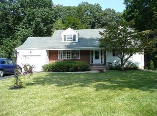 319 Oak Ln, West Windsor, NJ 08550
